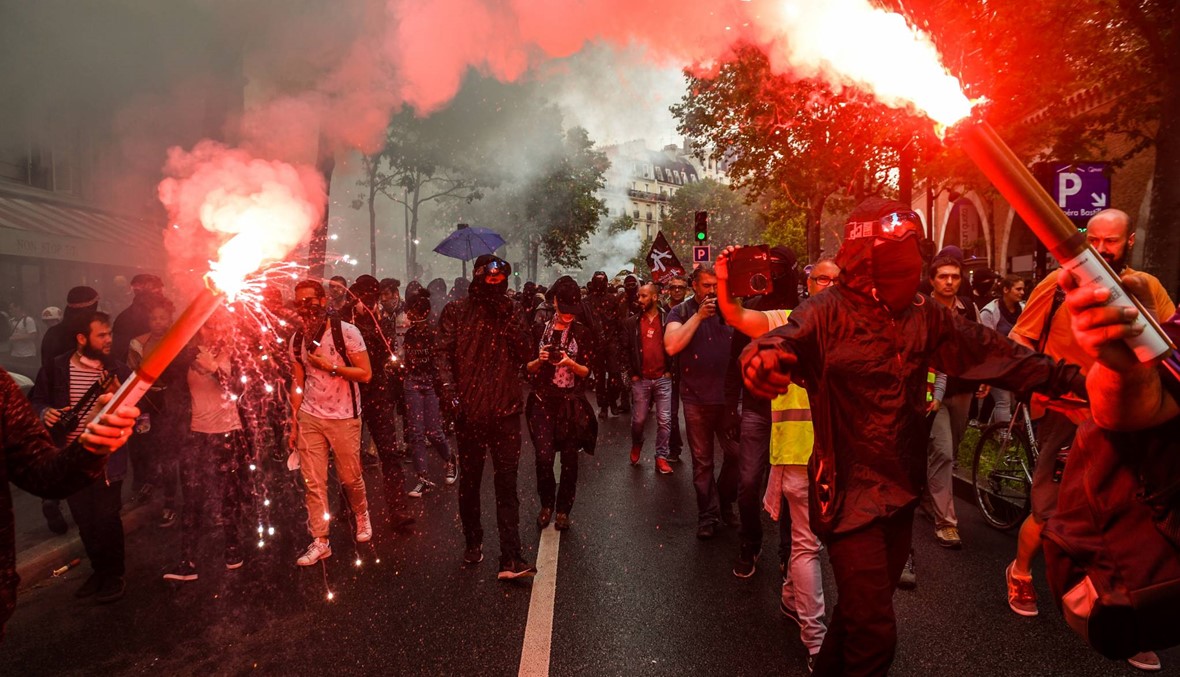 فرنسا: القطاع العام يثور  على إصلاحات ماكرون... تظاهرات واضطرابات في النّقل