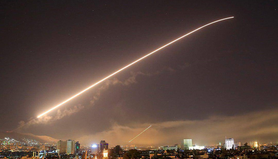 ضربة صاروخية تستهدف مطار الضبعة السوري ومصدر عسكري: "تصدينا له"