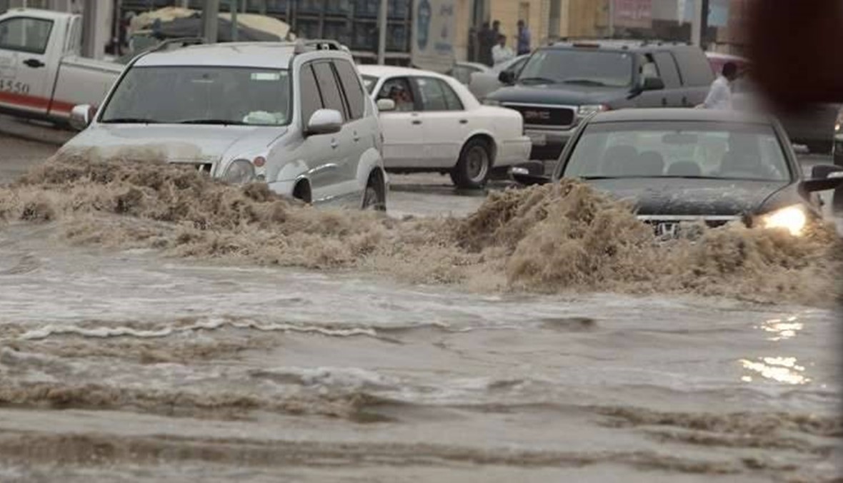 بعد اليمن... إعصار "ميكونو" المداري يقترب من سلطنة عمان