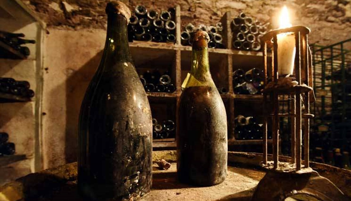 زجاجات نبيذ من عام 1774 تعرض للبيع في مزاد
