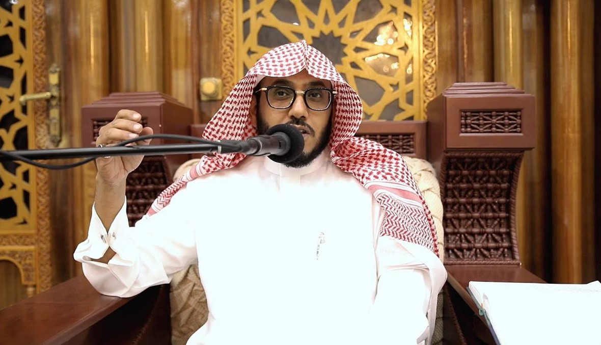 رجل دين سعودي: يجوز للمشجعين المسافرين مع المنتخب الافطار في رمضان!