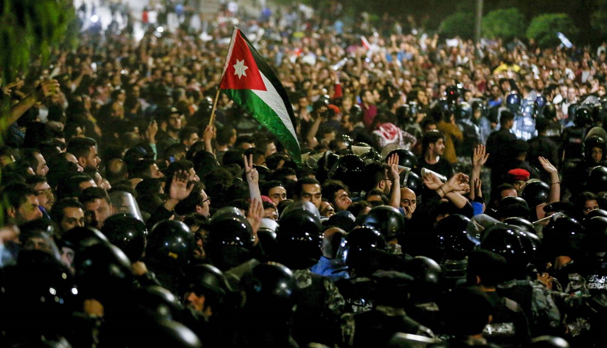 العاهل الأردني يستدعي رئيس وزرائه على خلفية الاحتجاجات الشعبية المتواصلة