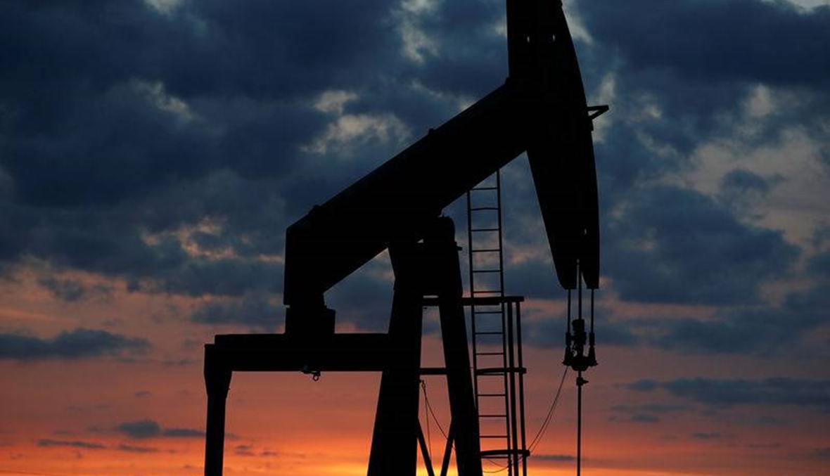 أسعار النفط تتراجع بفعل احتمالات زيادة الإمدادات العالمية