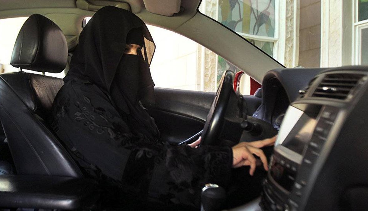 سعوديات يعبّرن عن فرحتهن بتسلم رخص القيادة