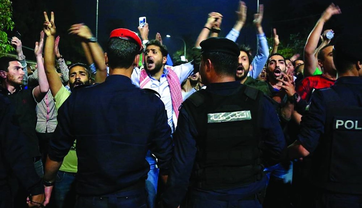 الاحتجاجات تواصلت ليلاً في الأردن... "يلي قاعد جوا الدار غلّوا عليك الأسعار"