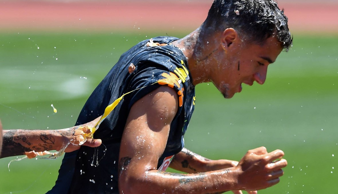 بالفيديو: لاعبو المنتخب البرازيلي يرشقون كوتينيو بالبيض