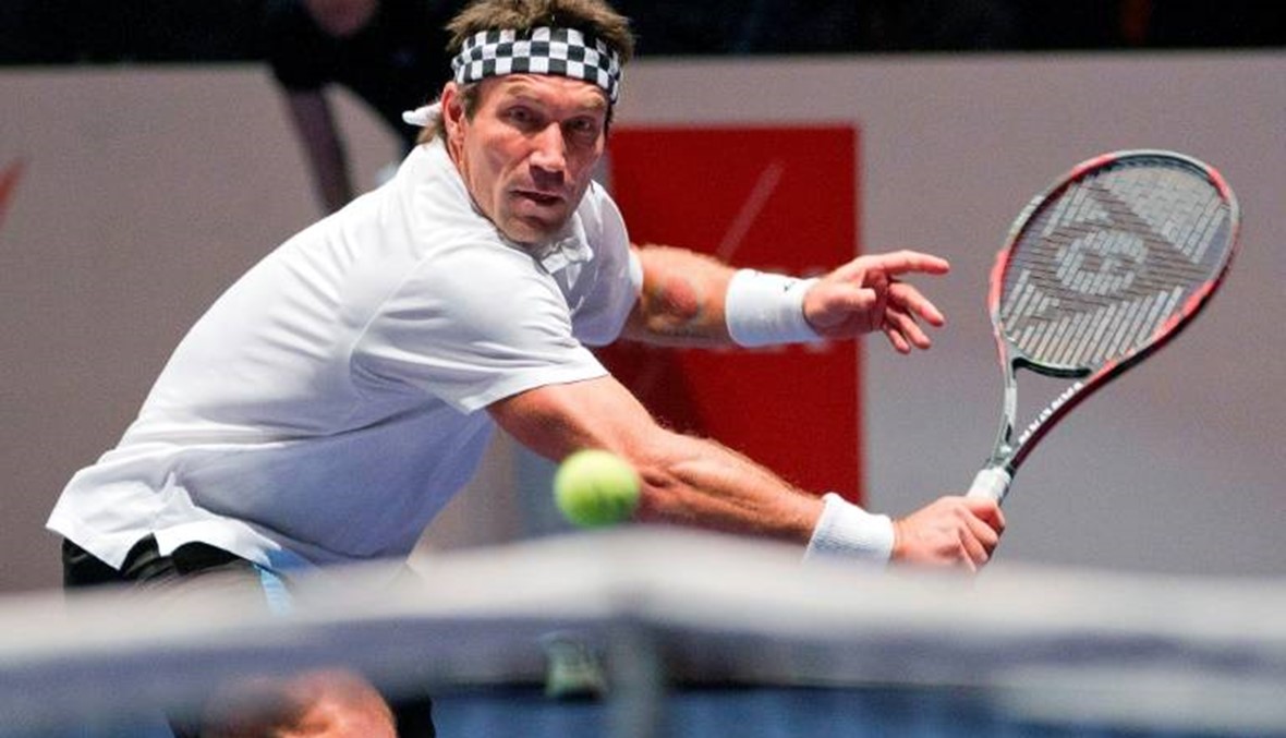 لاعب تنس أوسترالي يتعرض لانتقادات قاسية قبل المونديال