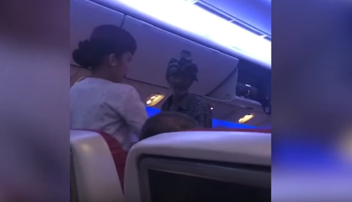 بالفيديو: رجل يتسول داخل طائرة ركاب عربية!