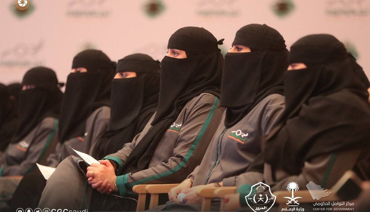 بالصور - ‏40 محققة سعودية قبل يومين من قيادة المرأة السيارة