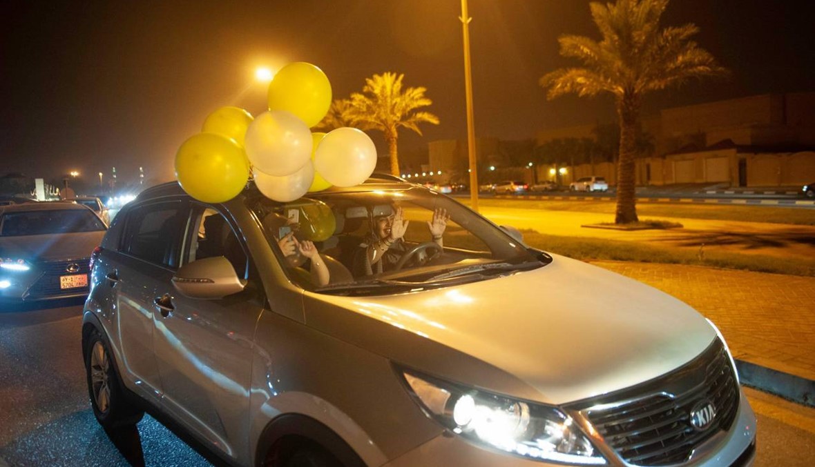 المرأة السعودية تقود والناشطون داعمون: "ستغيث نفسها من دون انتظار الآخرين"