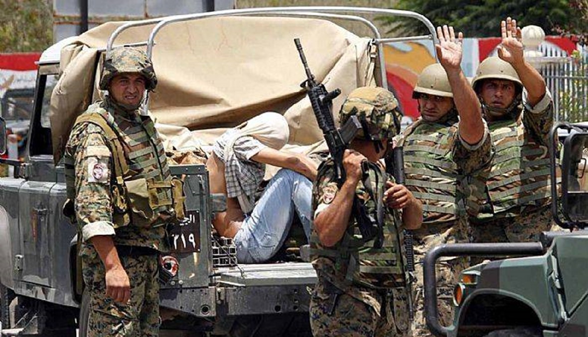 الجيش والمعلومات يعتقلان تاجر سلاح على طريق يونين مقنة البقاعية