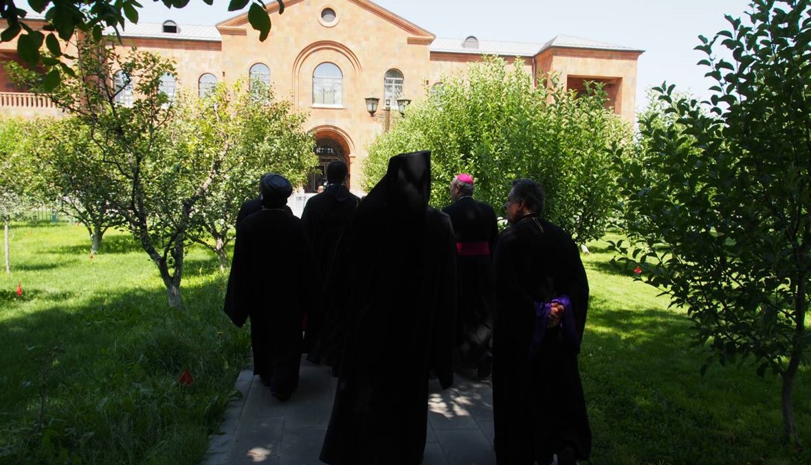 أرمينيا المسيحيّة تنهض: قوس قزح "عجائبي"... والأرض تضجّ بالقيامة