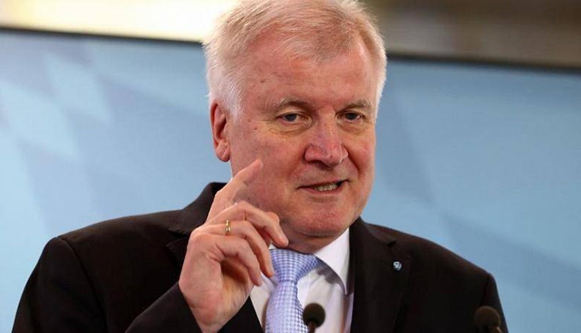 وزير الداخلية الالماني يستقيل من منصبه على خلفية أزمة الهجرة