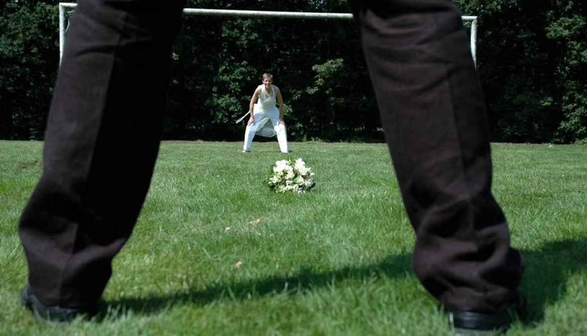 عروس تمنع متابعة كأس العالم في أثناء حفل زفافها