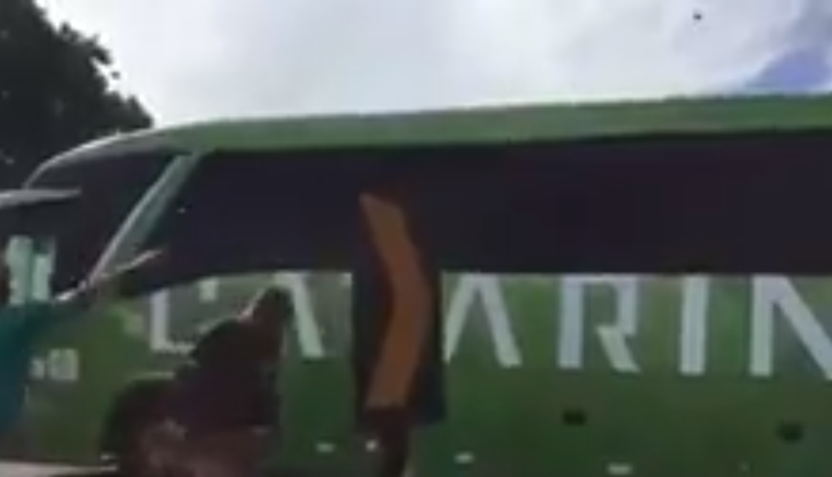 حقيقة الفيديو عن تعرُّض حافلة المنتخب البرازيلي للرشق بالبيض