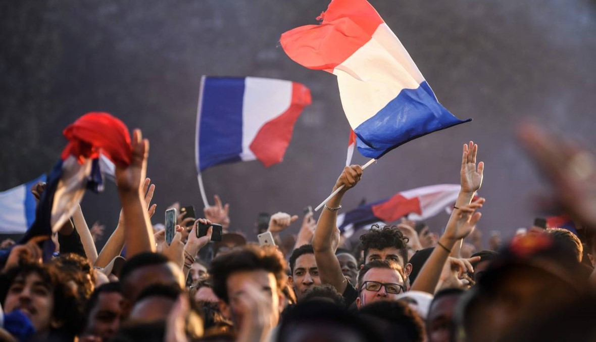 بالصور والفيديو: باريس تحتفل بنصر ديوكها