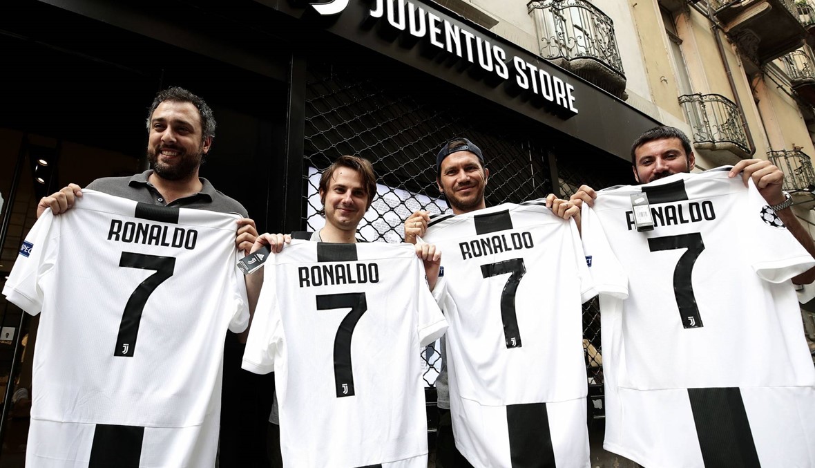 جماهير نادي جوفنتس تتهافت على شراء قميص رونالدو
