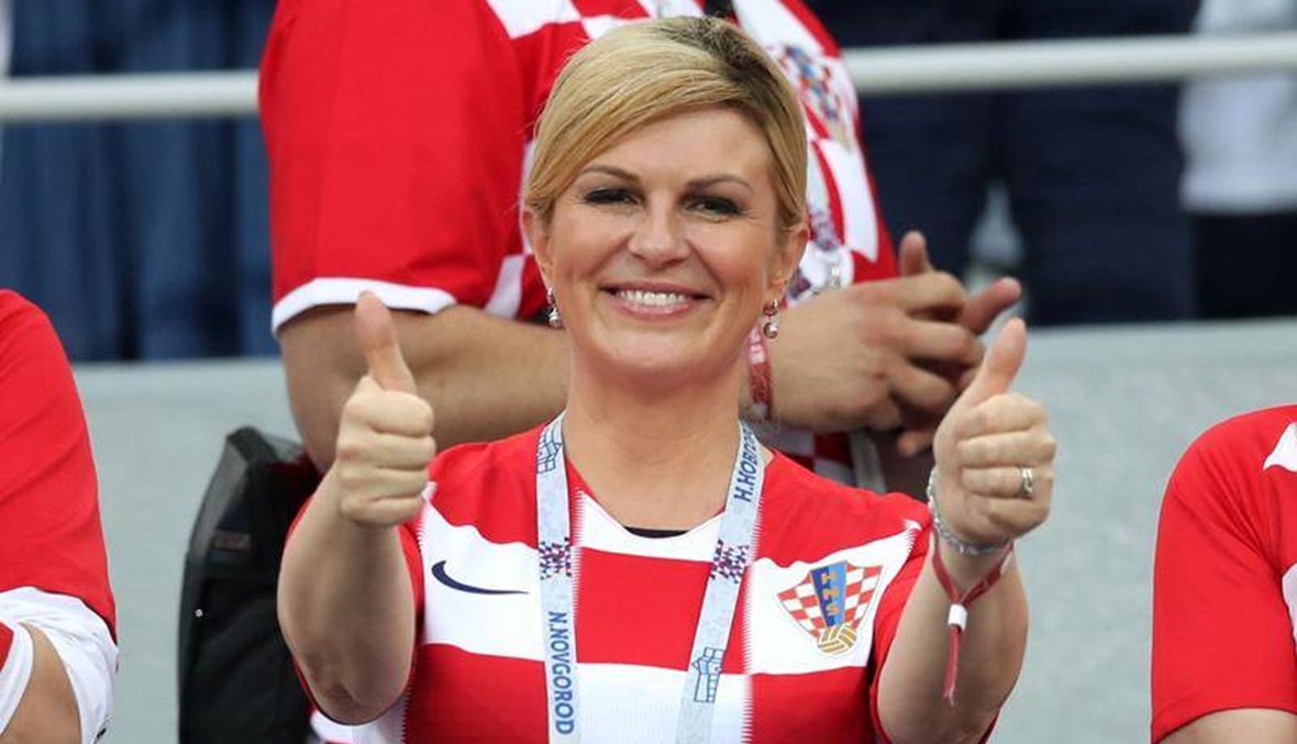 رئيسة كرواتيا تدعم منتخب بلادها... من هي كوليندا كيتاروفيتش التي خطفت الأنظار في المونديال؟