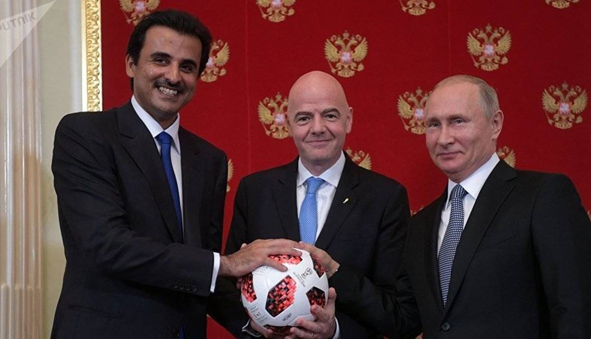 بالفيديو: أمير قطر يستلم الراية الرمزية لتنظيم مونديال 2022!