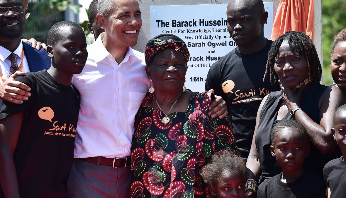أوباما في كينيا: قبلة من "الجدّة" ساره، و"سعادتي كبيرة"