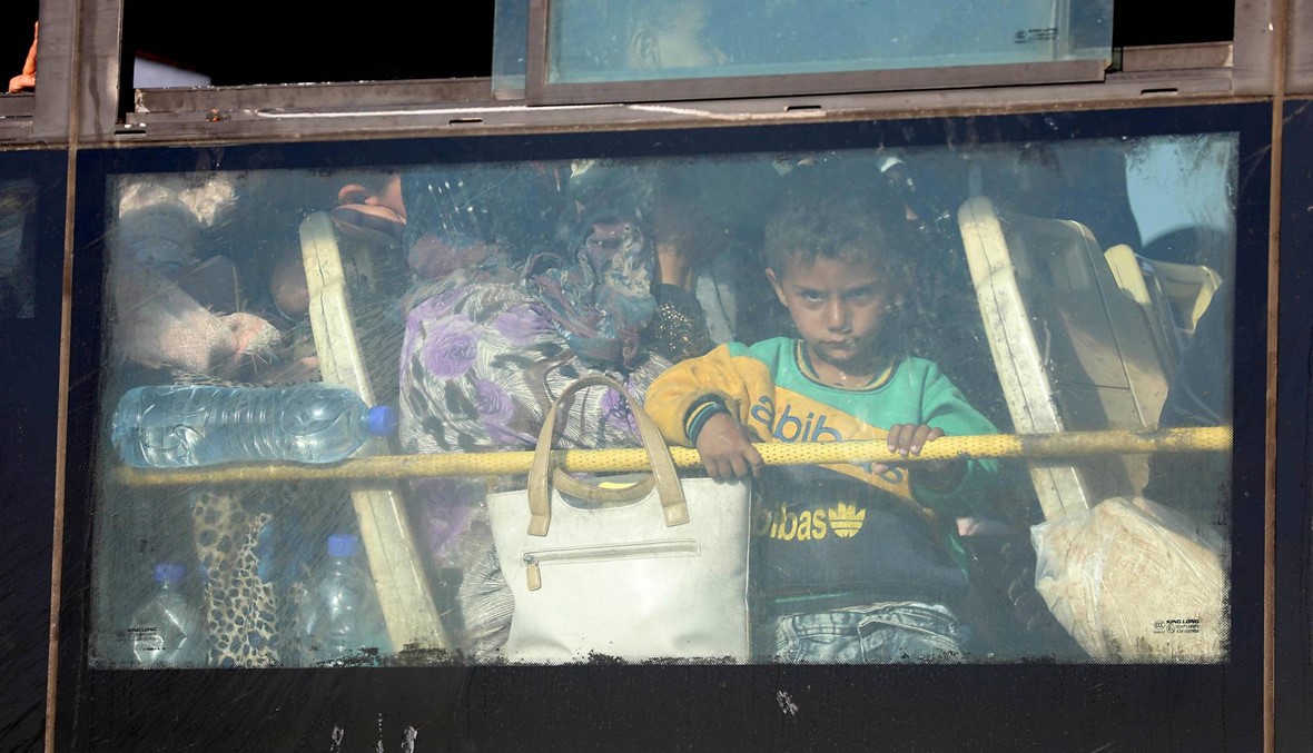المدنيون والمقاتلون الذين تم إجلاؤهم من القنيطرة وصلوا إلى الشمال السوري