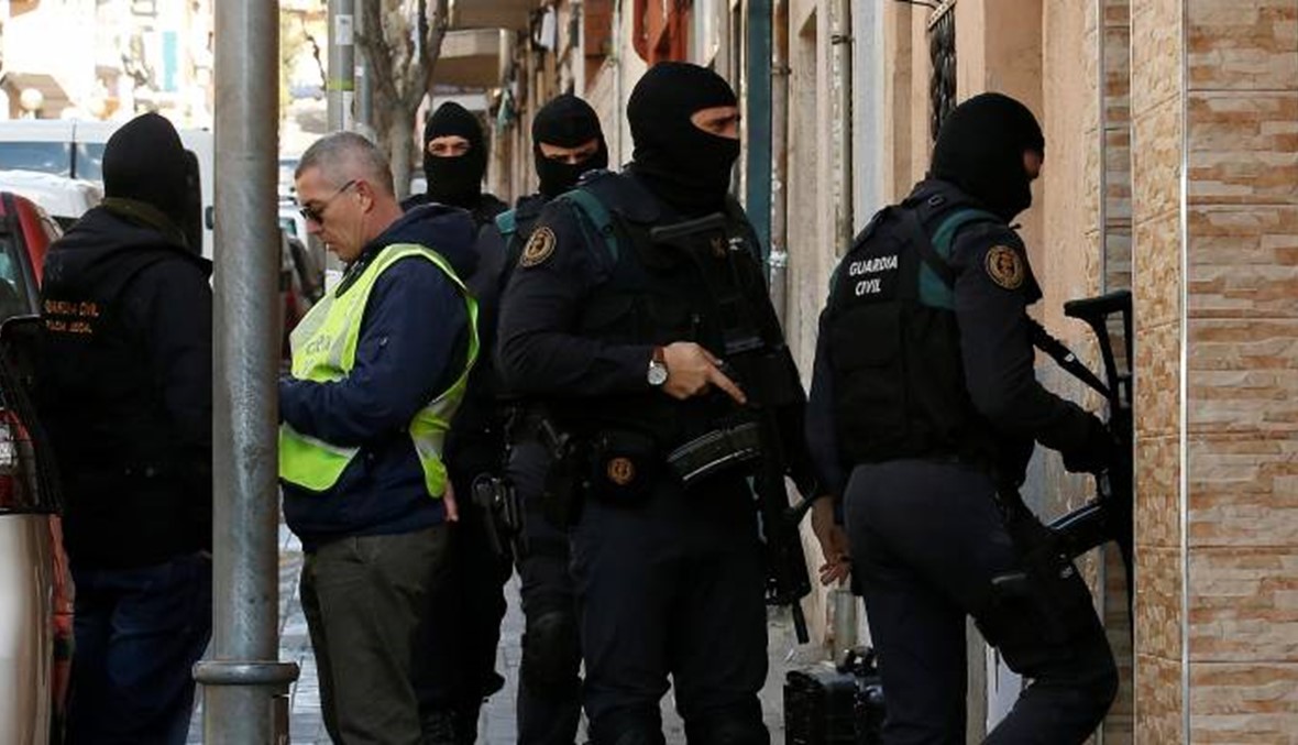 "عملية شبه سرية"... شرطيون مغاربة في باريس للتعرّف إلى هويات قاصرين
