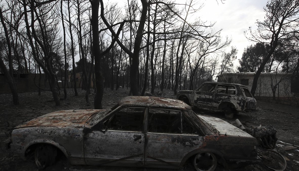بالصور- عشرات القتلى بحرائق في محيط أثينا