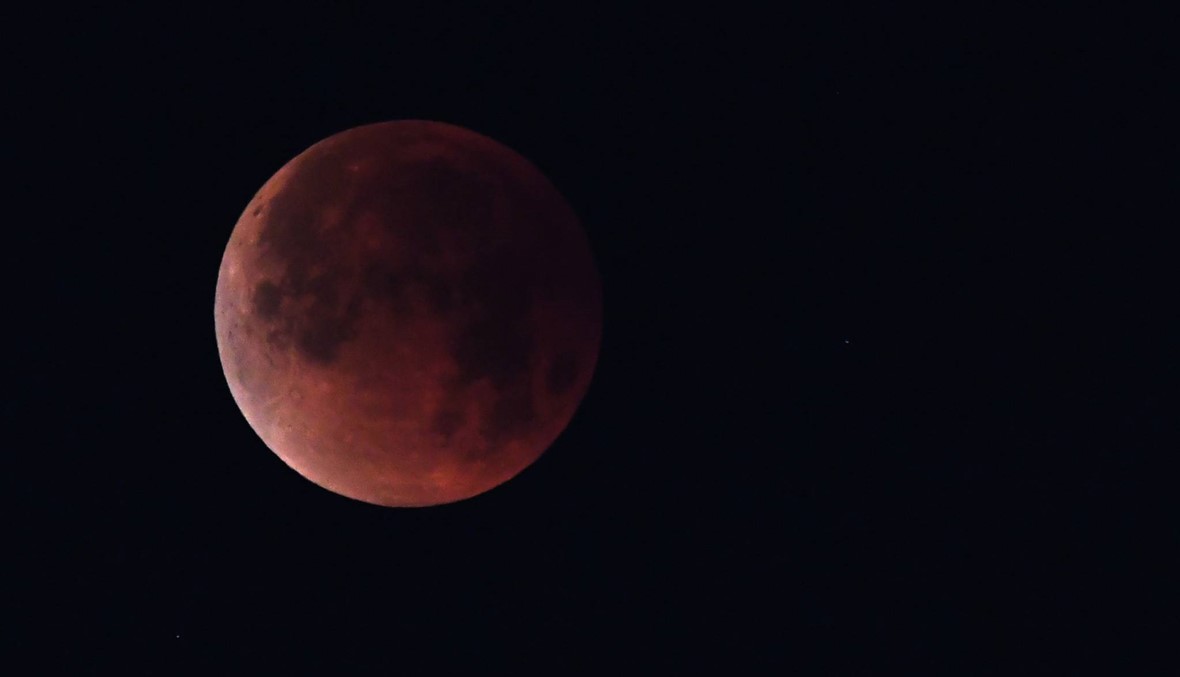 القمر "دموي" هذه الليلة... انظروا إلى السماء ابتداء من 8,14 مساء