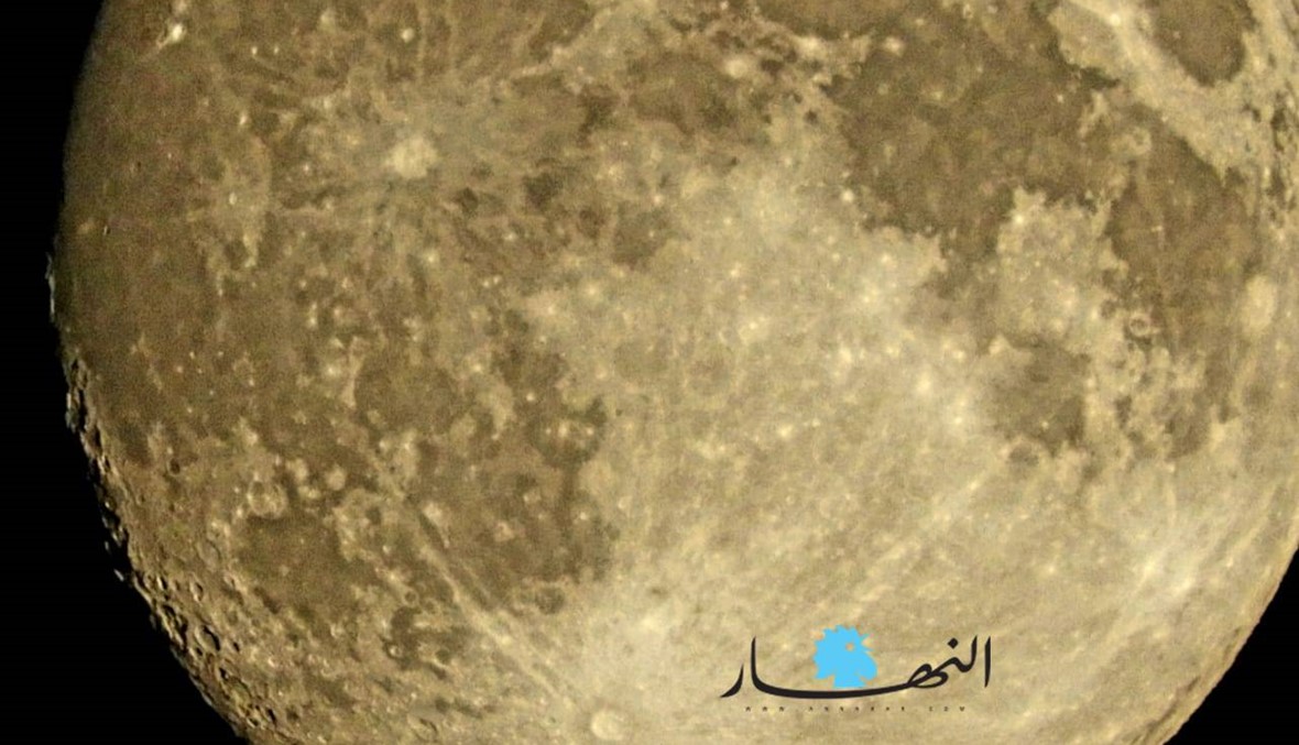 صورة القمر نظيفاً بعدما اغتسل من دمائه...
