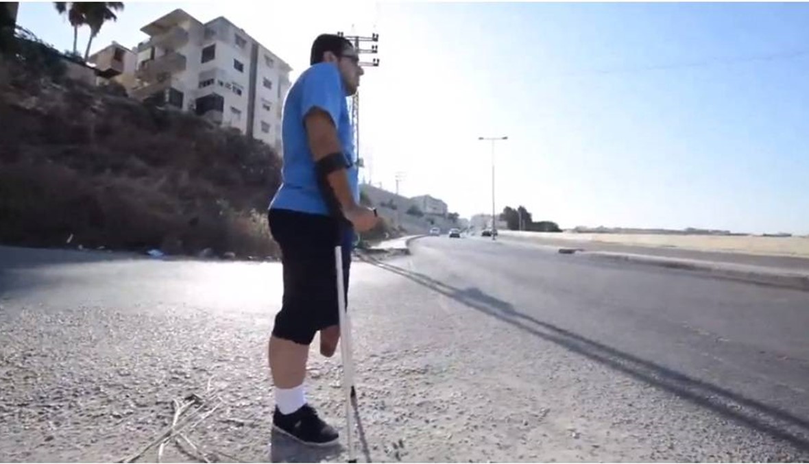 من صيدا إلى الكولا فوسط بيروت... محمد يتفوّق على "الإعاقة" (فيديو)