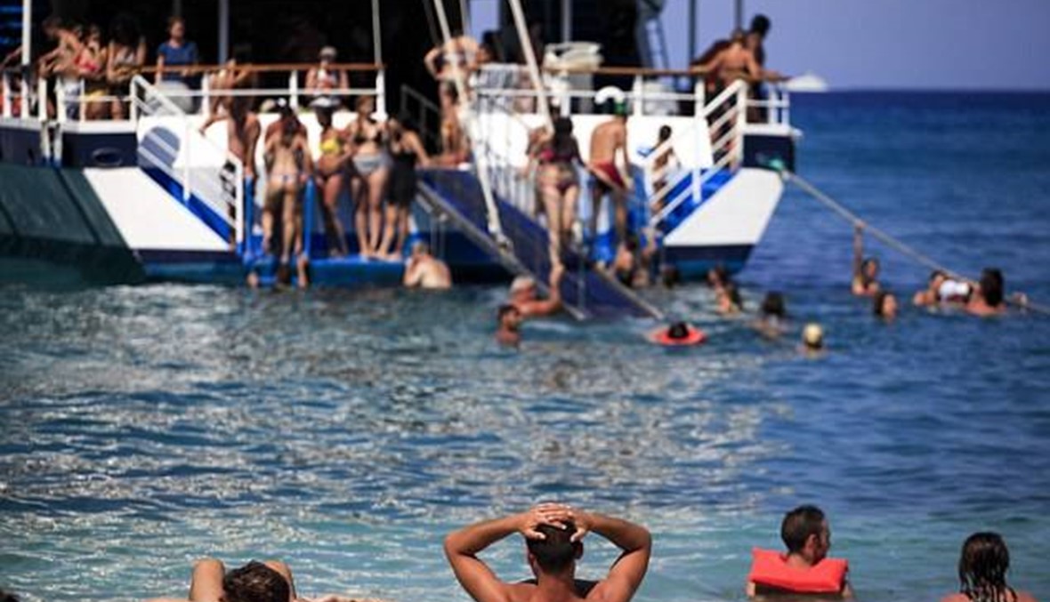 تسمّم 17 مراهقاً أثناء رحلتهم إلى اليونان والسبب الكحول