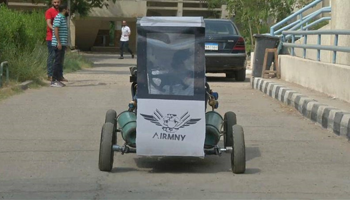 بالفيديو: طلاب مصريون يبتكرون سيارة على الهواء