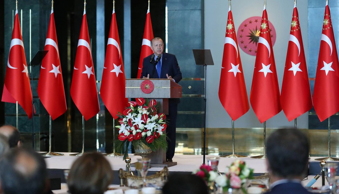 إردوغان يتّهم واشنطن بـ"محاولة طعن" تركيا "في الظهر"