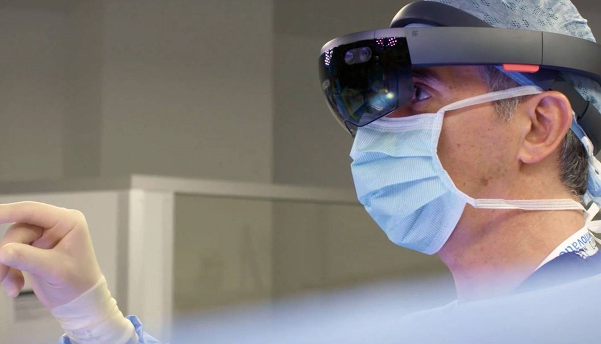 نظارات الواقع الافتراضي تُستخدم في إجراء العمليات الحرجة في بريطانيا