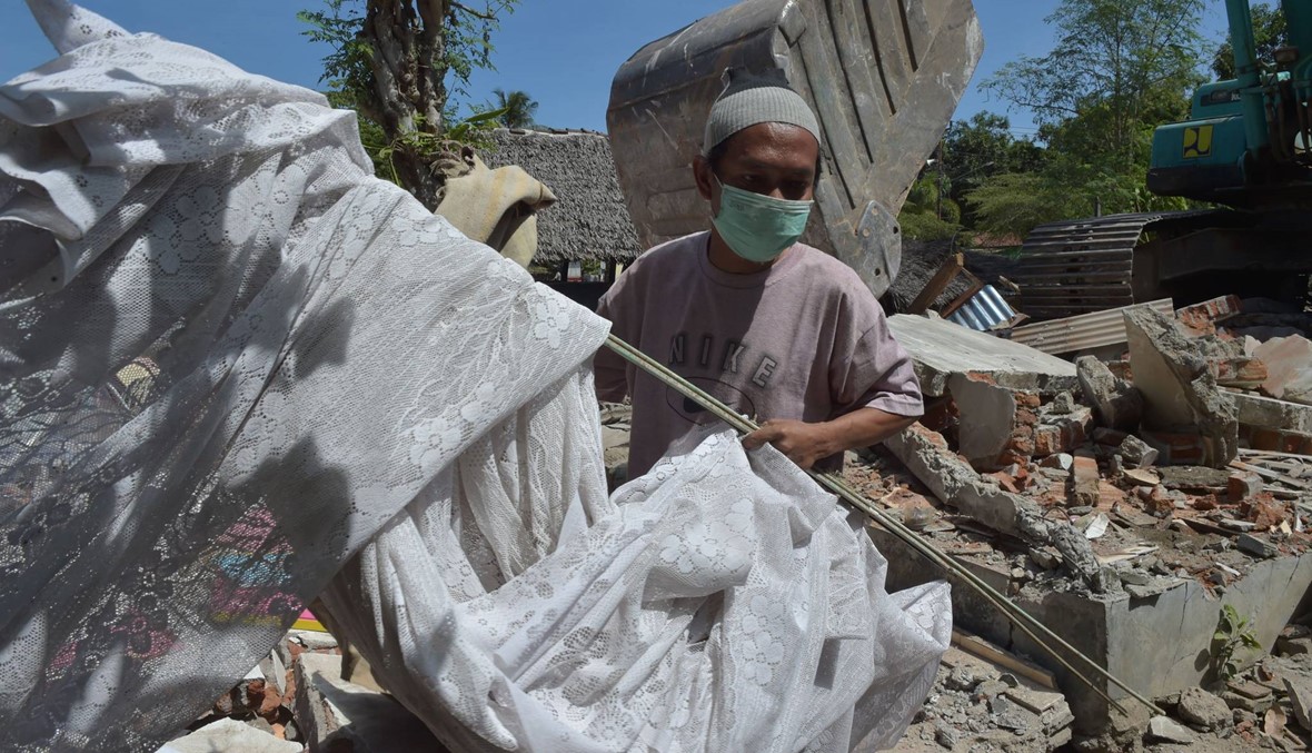 "أخذت أعمدة الكهرباء تترنّح"... زلزال يهزّ جزيرة لومبوك الإندونيسية