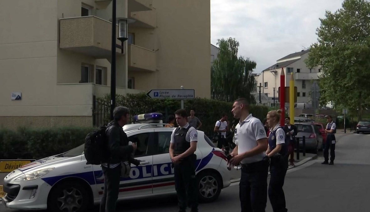 "داعش" يتبنّى هجوماً قرب باريس... المنفّذ قتل والدته وشقيقته