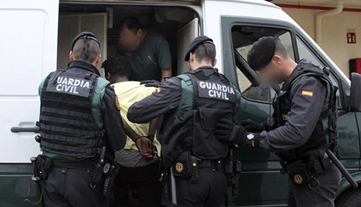 600 مهاجر "اقتحموا السياج الحدودي ودخلوا سبتة": الشرطة الإسبانيّة تعتقل 10 منهم