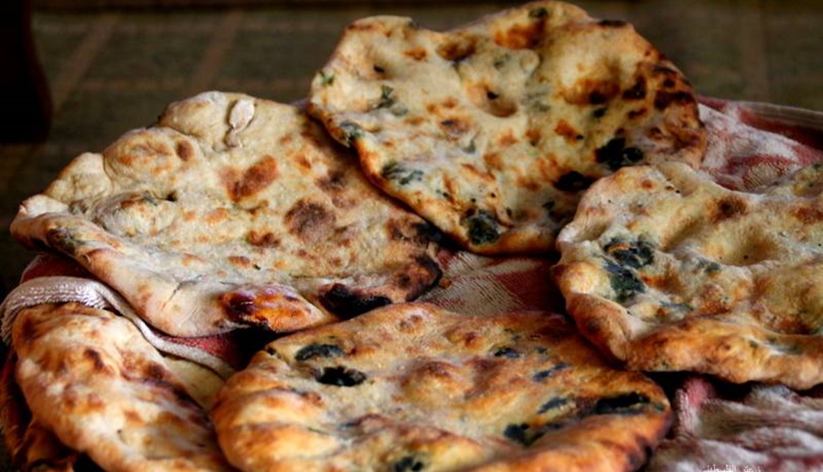 فطائر الزعتر الأخضر... ترويقة لبنانية من زمن الأجداد