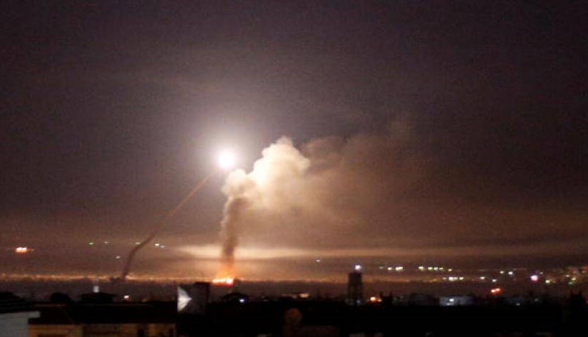 "استهداف صاروخي إسرائيلي" مُحتمل... دوي انفجارات عنيفة في محيط مطار المزة ليلاً