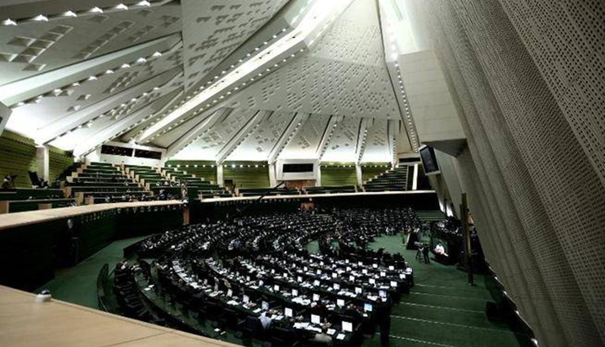 البرلمان الإيراني يسحب مذكّرة لحجب الثقة عن وزير التعليم... متنفّس لحكومة روحاني