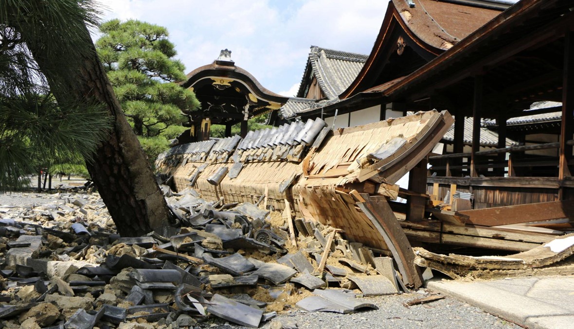 إعصار "جيبي" يجتاح اليابان... "الزوابع اقتلعت أسقف المنازل والأشجار وقلبت السيارات" (صور)
