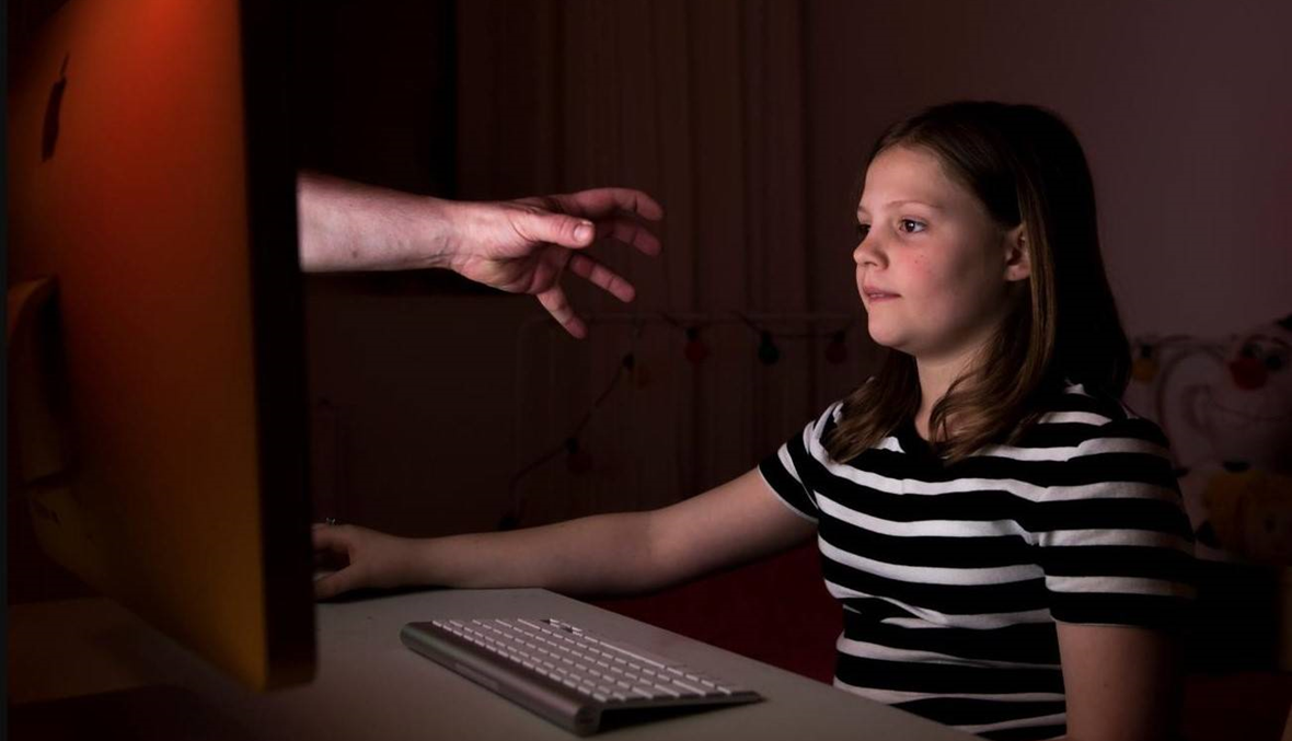 وحوش البيدوفيليا يعتدون على أطفالكم عبر الانترنت كل 23 دقيقة!