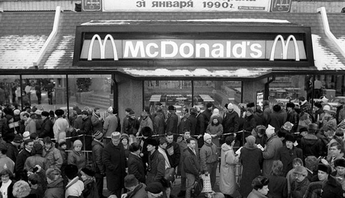 20 صورة صادمة لإفتتاح أول فرع ماكدونالدز في روسيا!