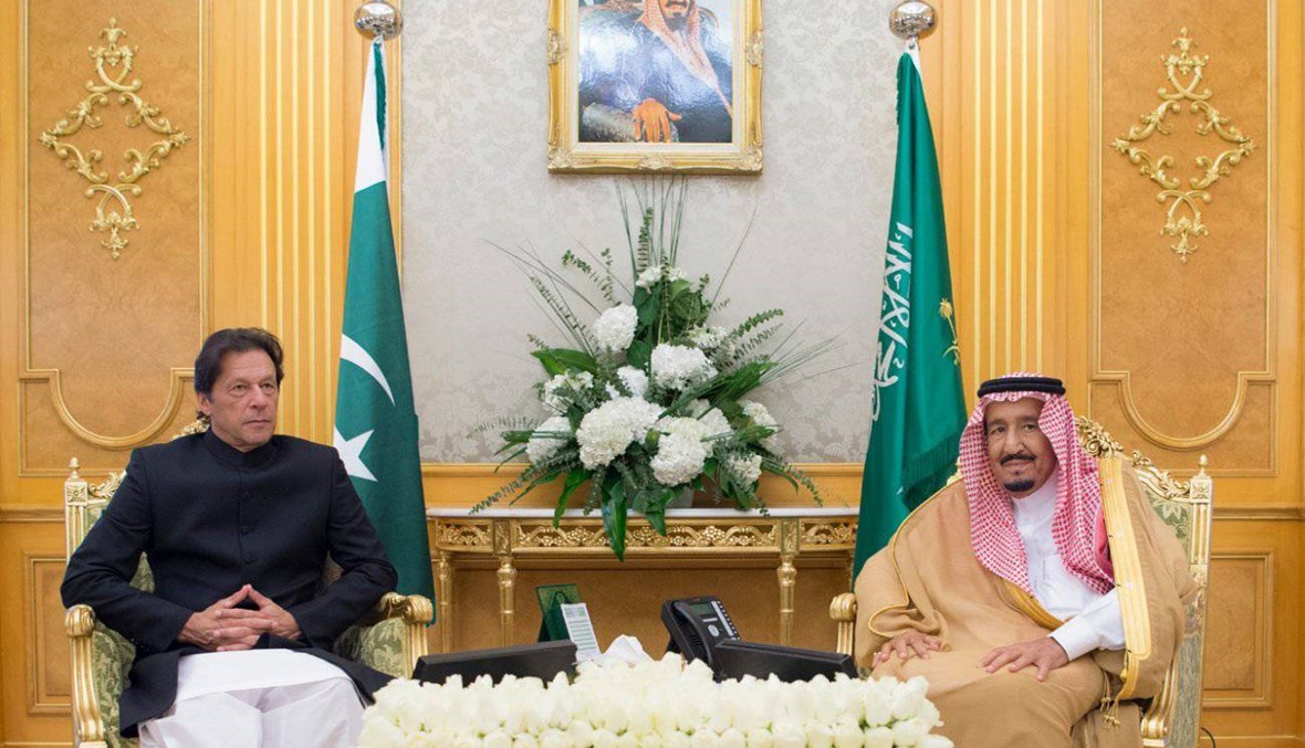 العاهل السعودي يستقبل رئيس الوزراء الباكستاني في أول زيارة خارجية له