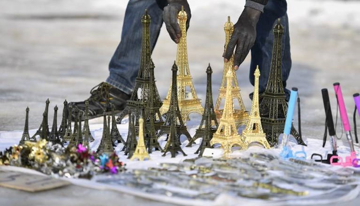 ضبط عشرين طنّاً من مجسمات برج ايفل الصغيرة في باريس