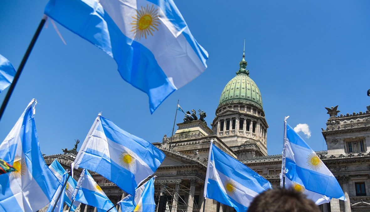 عملة الأرجنتين تواصل الصعود وسط تفاؤل بشأن اتفاق مع صندوق النقد الدولي
