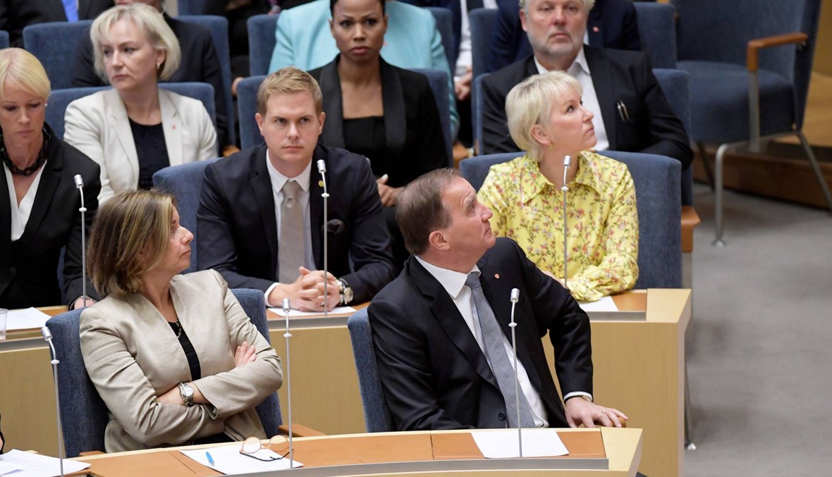 البرلمان السويدي يقيل رئيس الحكومة في تصويت لسحب الثقة