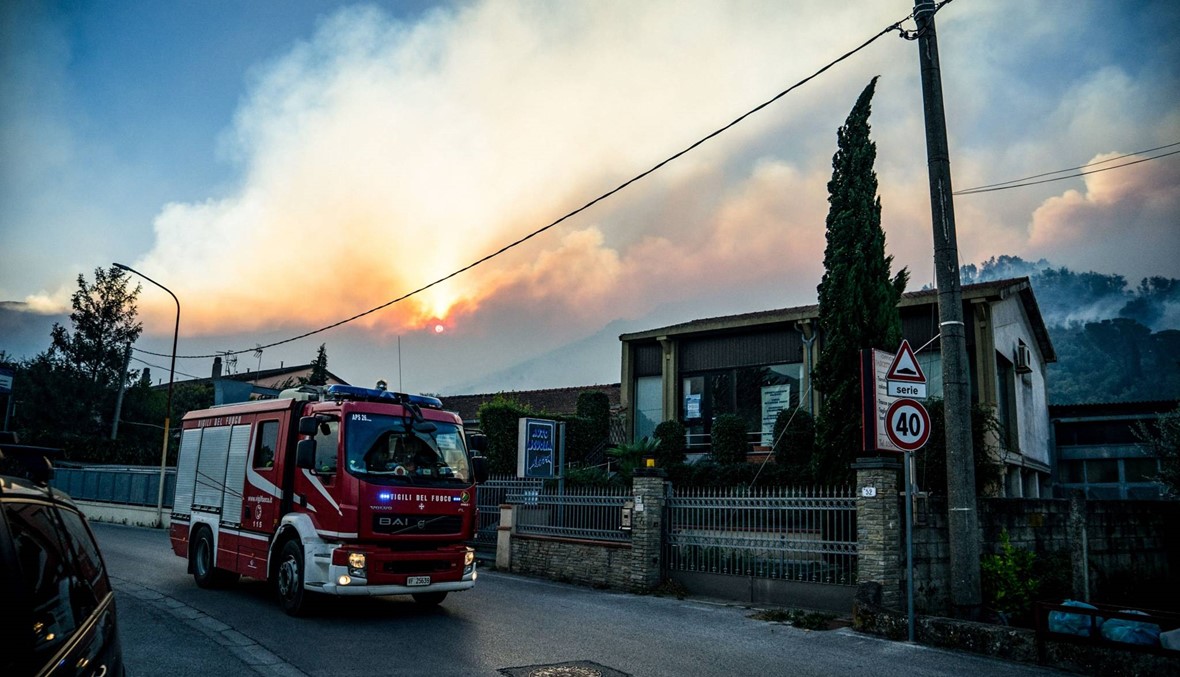 إجلاء السكان بسبب حريق كبير شمال إيطاليا (صور)