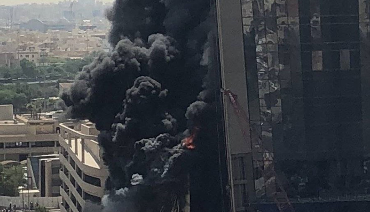 حريق هائل في بنك الكويت... إخلاء 2500 عامل (صور وفيديو)