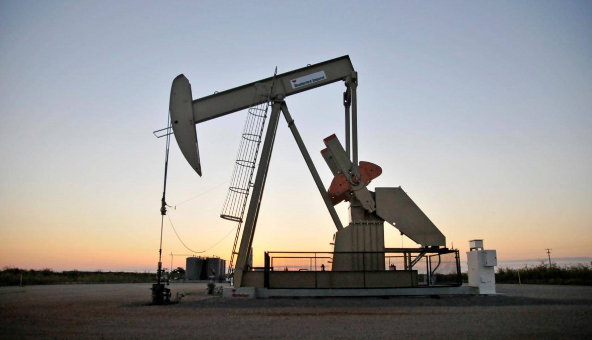 النفط يصعد بفعل عقوبات إيران